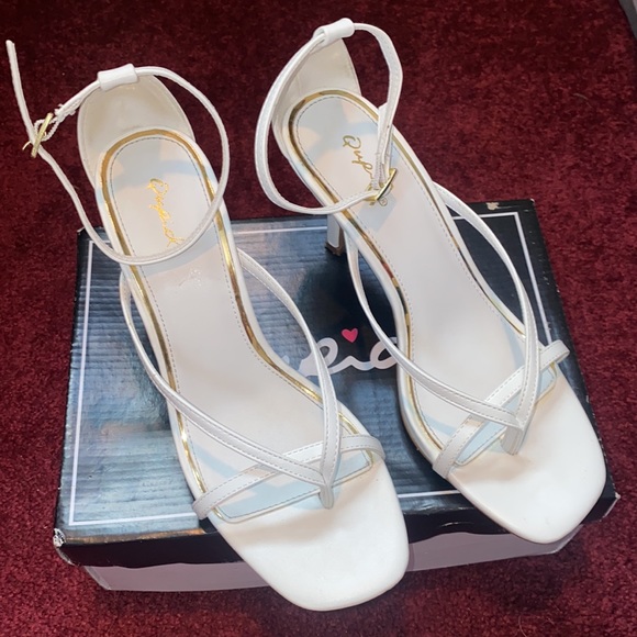 Qupid White Strappy Heel Sz: 7.5 - Picture 2 of 7
